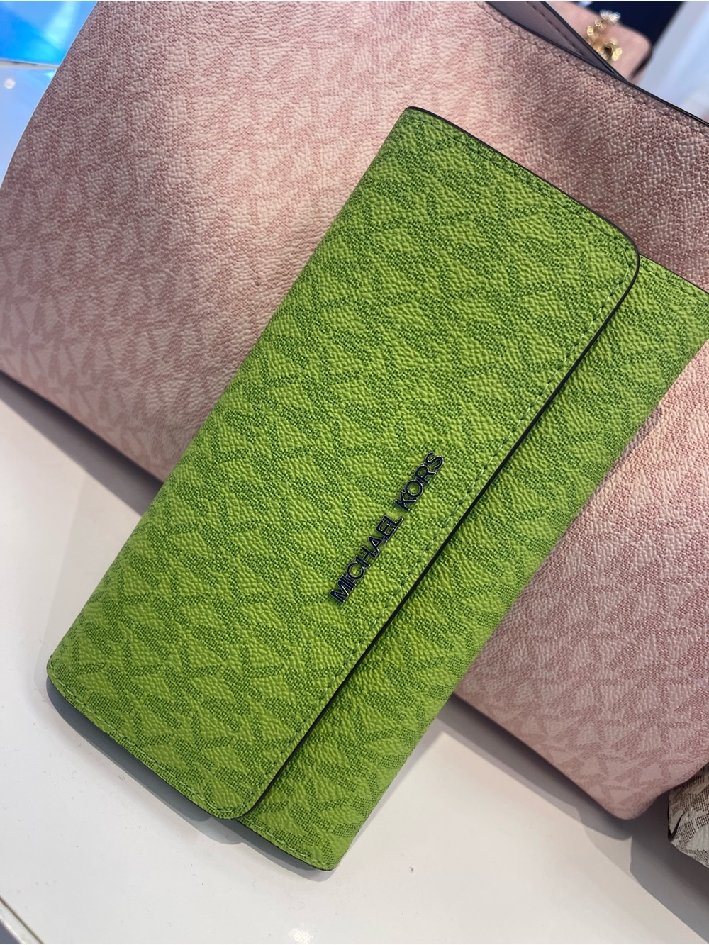 Michael KORS Jet Set Large Signature Logo Tri-Fold Wallet Trifold 
Lime 
NWT